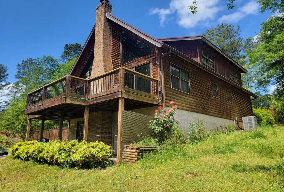 Serene Lakeside Log Cabin Retreat - Anderson, South Carolina