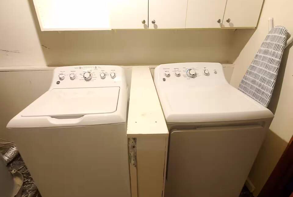 Serene Lakeside Log Cabin Retreat - Anderson, South Carolina