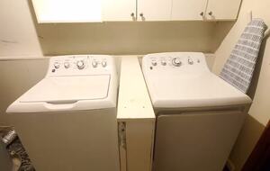 Serene Lakeside Log Cabin Retreat - Anderson, South Carolina