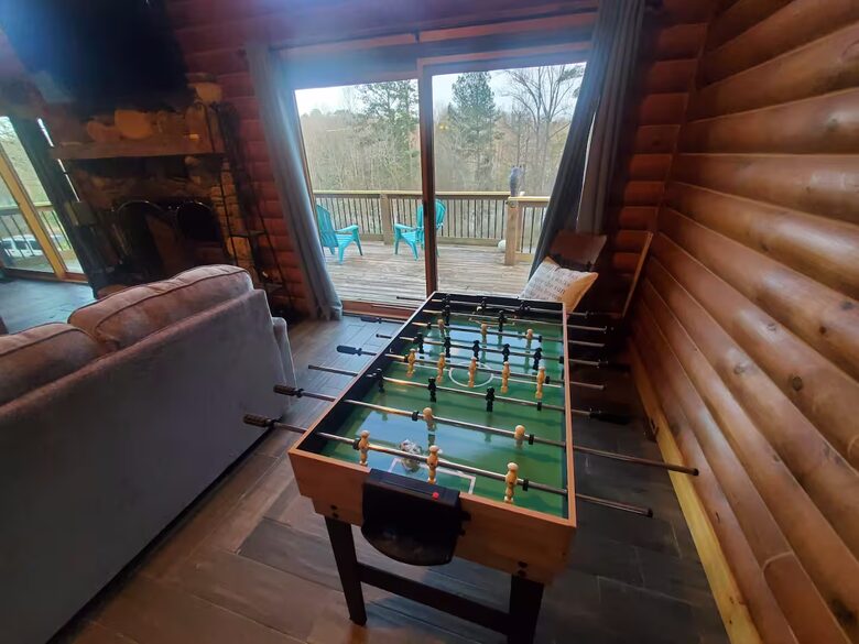 Serene Lakeside Log Cabin Retreat - Anderson, South Carolina