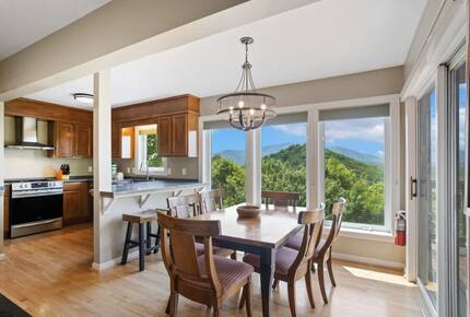 Upscale Mountain Cottage Near Downtown Blowing Rock - Blowing Rock, North Carolina