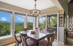 Upscale Mountain Cottage Near Downtown Blowing Rock - Blowing Rock, North Carolina