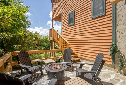 Upscale Mountain Cottage Near Downtown Blowing Rock - Blowing Rock, North Carolina