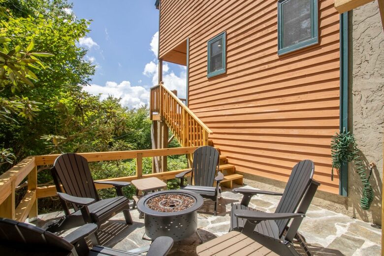 Upscale Mountain Cottage Near Downtown Blowing Rock - Blowing Rock, North Carolina