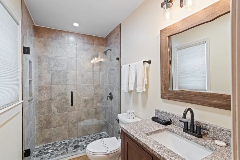 Upscale Mountain Cottage Near Downtown Blowing Rock - Blowing Rock, North Carolina