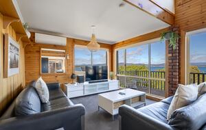 Elevated George’s Bay Waterfront with Gentle Beach Access - Akaroa, Australia