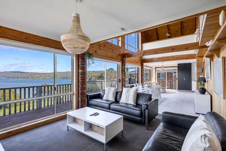 Elevated George’s Bay Waterfront with Gentle Beach Access - Akaroa, Australia