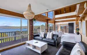 Elevated George’s Bay Waterfront with Gentle Beach Access - Akaroa, Australia