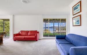 Elevated George’s Bay Waterfront with Gentle Beach Access - Akaroa, Australia