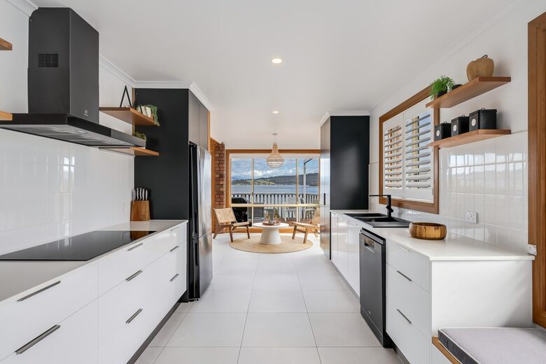 Elevated George’s Bay Waterfront with Gentle Beach Access - Akaroa, Australia