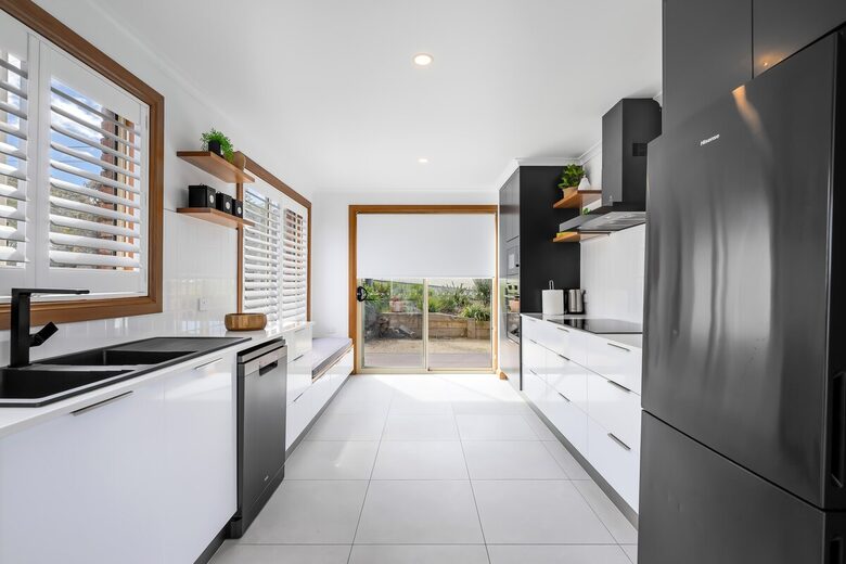 Elevated George’s Bay Waterfront with Gentle Beach Access - Akaroa, Australia