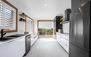 Elevated George’s Bay Waterfront with Gentle Beach Access - Akaroa, Australia