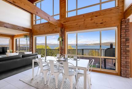 Elevated George’s Bay Waterfront with Gentle Beach Access - Akaroa, Australia