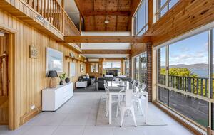Elevated George’s Bay Waterfront with Gentle Beach Access - Akaroa, Australia