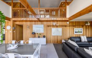 Elevated George’s Bay Waterfront with Gentle Beach Access - Akaroa, Australia