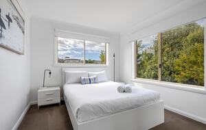 Elevated George’s Bay Waterfront with Gentle Beach Access - Akaroa, Australia