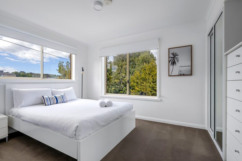 Elevated George’s Bay Waterfront with Gentle Beach Access - Akaroa, Australia