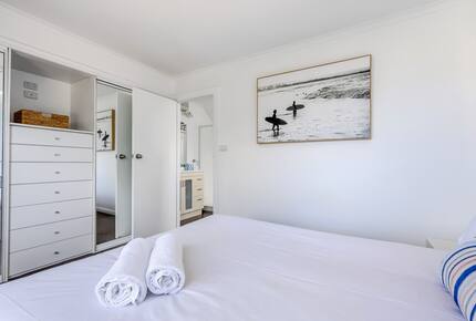 Elevated George’s Bay Waterfront with Gentle Beach Access - Akaroa, Australia