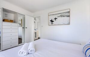 Elevated George’s Bay Waterfront with Gentle Beach Access - Akaroa, Australia