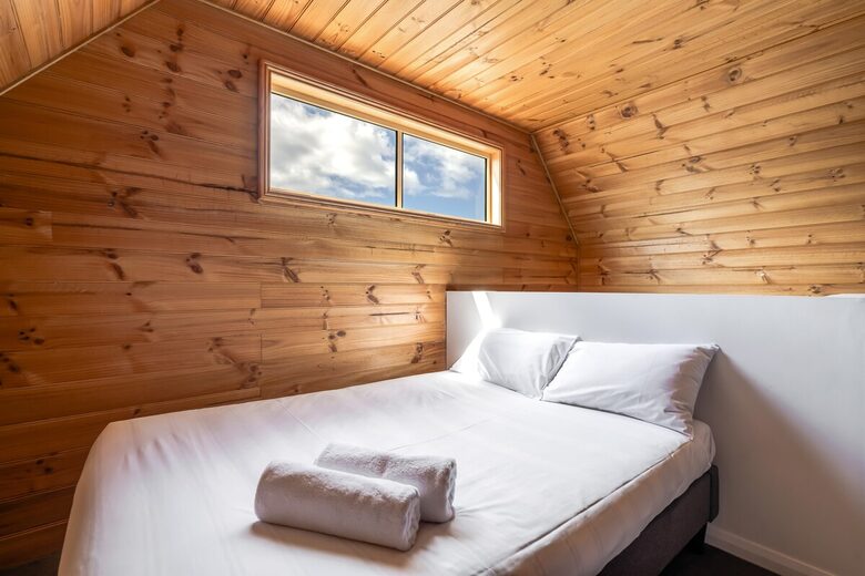 Elevated George’s Bay Waterfront with Gentle Beach Access - Akaroa, Australia