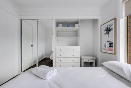 Elevated George’s Bay Waterfront with Gentle Beach Access - Akaroa, Australia