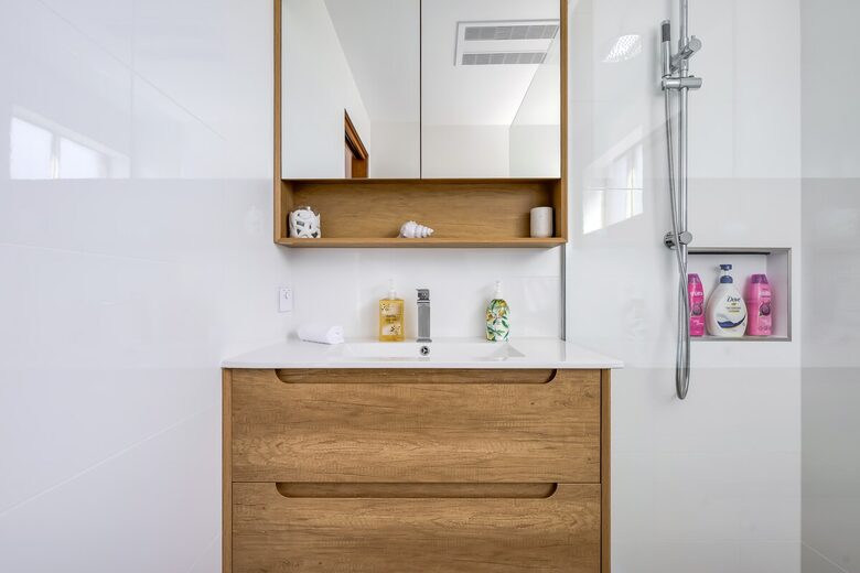 Elevated George’s Bay Waterfront with Gentle Beach Access - Akaroa, Australia