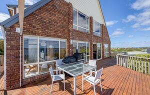 Elevated George’s Bay Waterfront with Gentle Beach Access - Akaroa, Australia