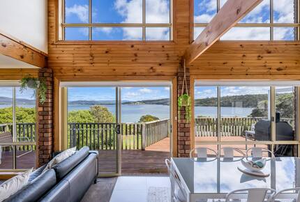 Elevated George’s Bay Waterfront with Gentle Beach Access - Akaroa, Australia