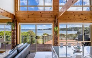 Elevated George’s Bay Waterfront with Gentle Beach Access - Akaroa, Australia