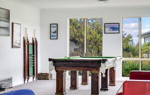 Elevated George’s Bay Waterfront with Gentle Beach Access - Akaroa, Australia