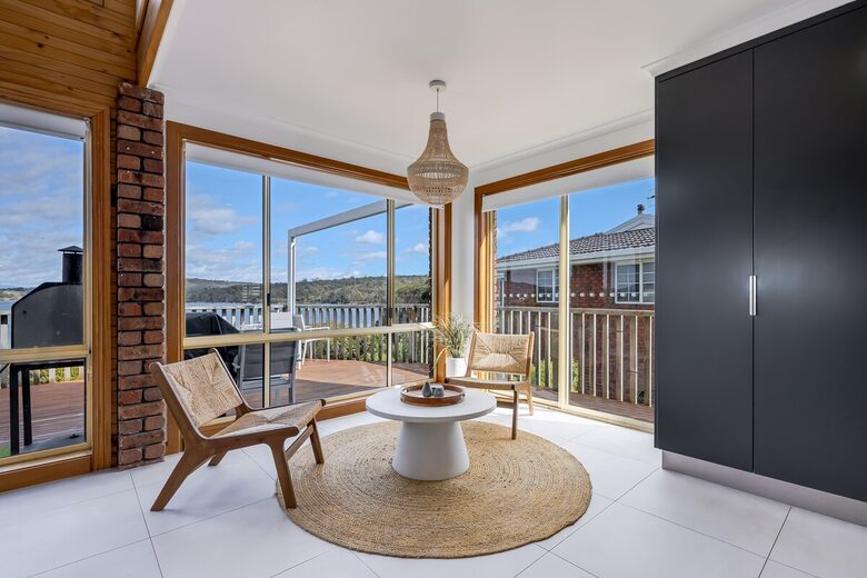 Elevated George’s Bay Waterfront with Gentle Beach Access - Akaroa, Australia