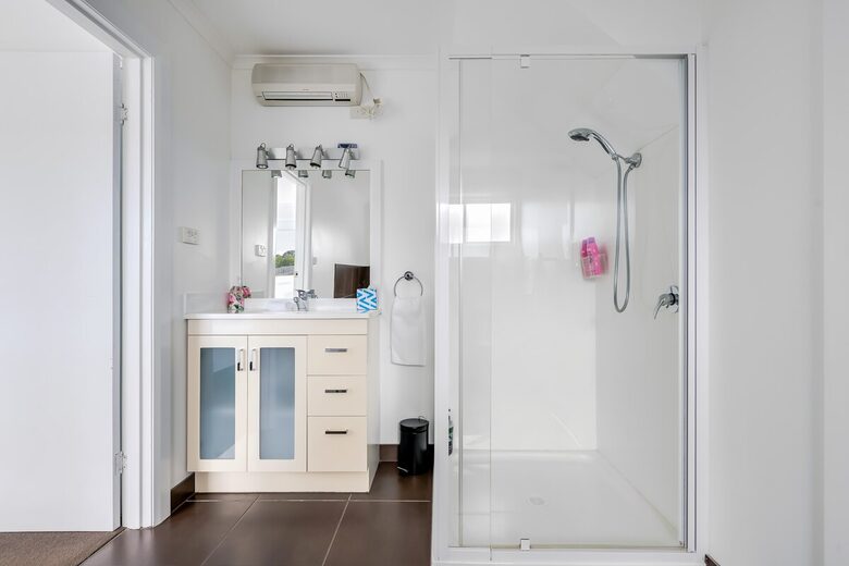 Elevated George’s Bay Waterfront with Gentle Beach Access - Akaroa, Australia