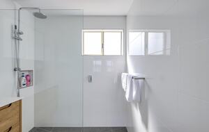 Elevated George’s Bay Waterfront with Gentle Beach Access - Akaroa, Australia