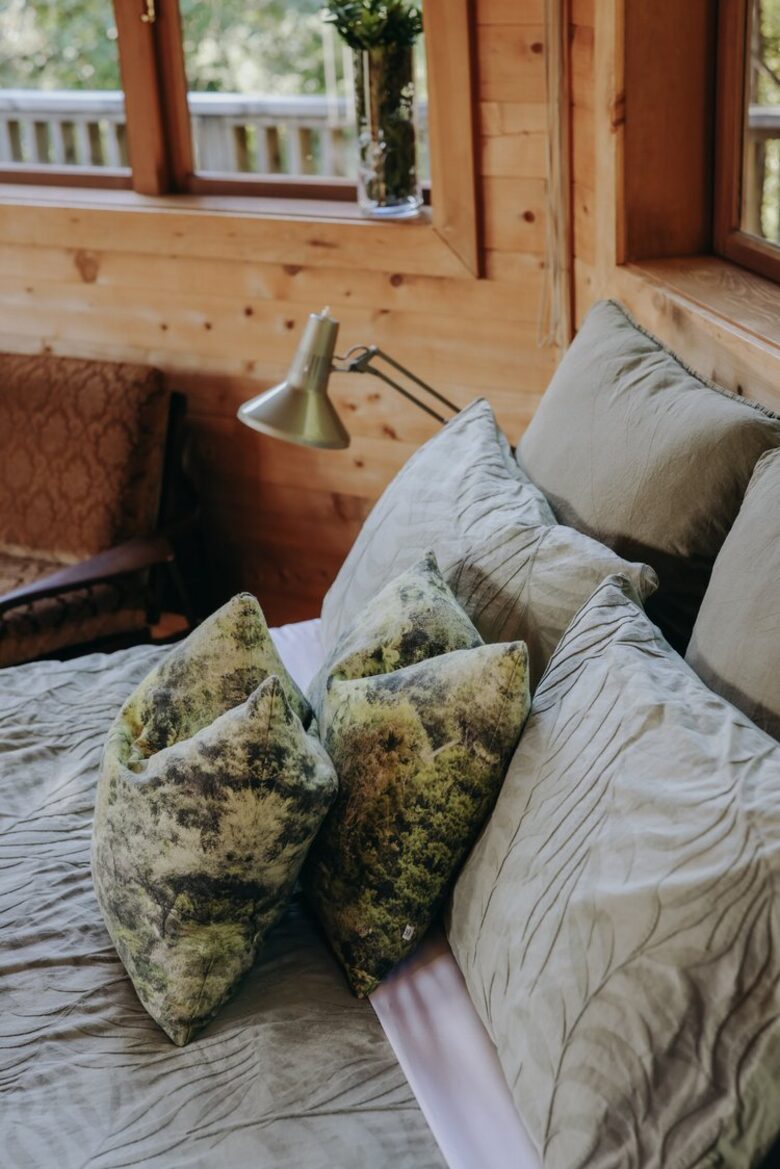 Octagonal Forest Treehouse with Private Spring-Fed Hot Tub - Waiheke Island, New Zealand