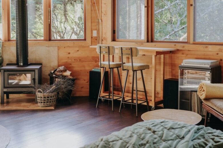 Octagonal Forest Treehouse with Private Spring-Fed Hot Tub - Waiheke Island, New Zealand