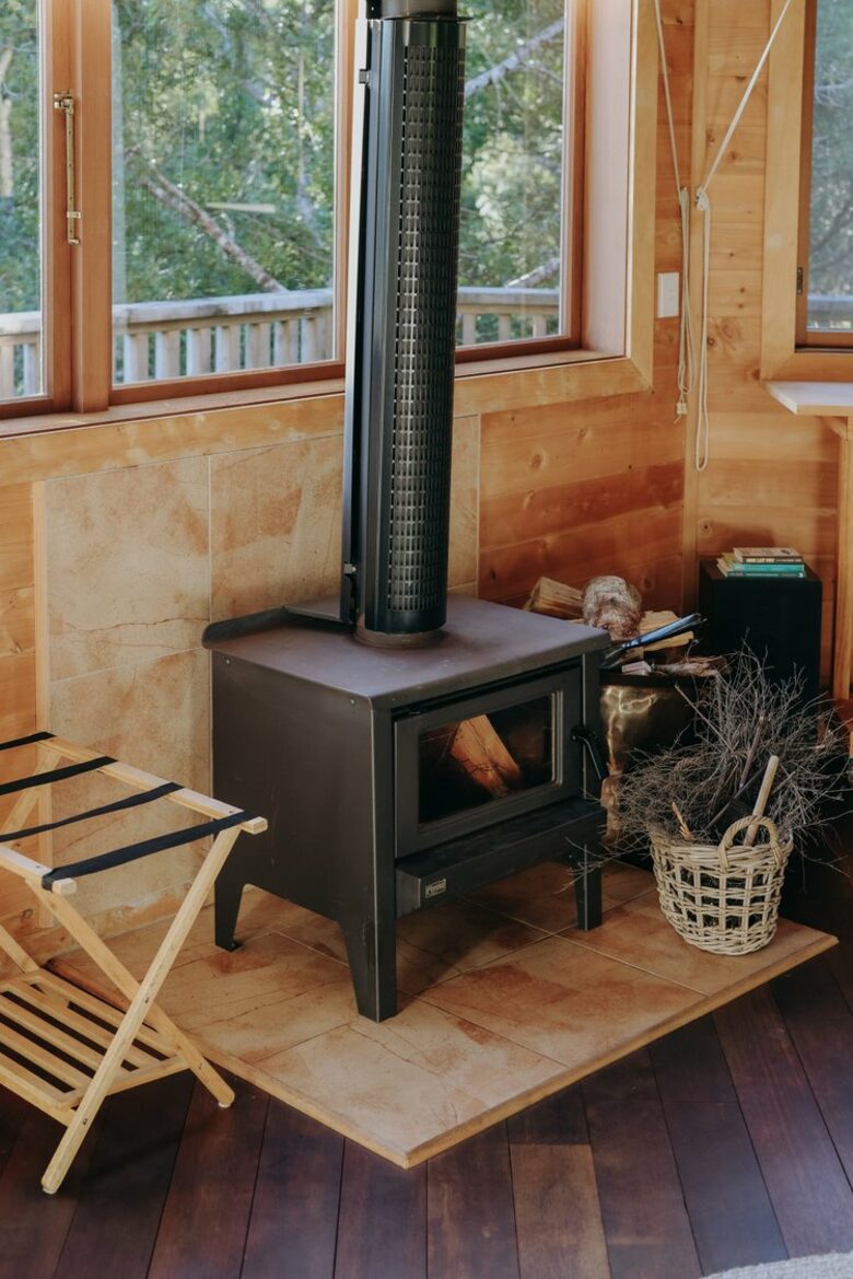 Octagonal Forest Treehouse with Private Spring-Fed Hot Tub - Waiheke Island, New Zealand