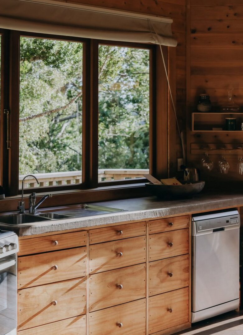 Octagonal Forest Treehouse with Private Spring-Fed Hot Tub - Waiheke Island, New Zealand