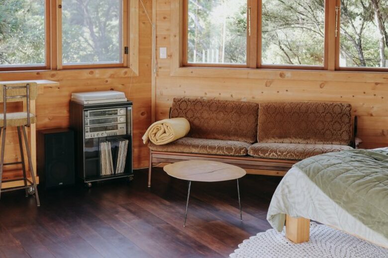 Octagonal Forest Treehouse with Private Spring-Fed Hot Tub - Waiheke Island, New Zealand