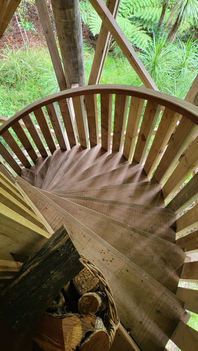 Octagonal Forest Treehouse with Private Spring-Fed Hot Tub - Waiheke Island, New Zealand