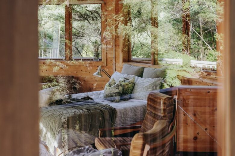 Octagonal Forest Treehouse with Private Spring-Fed Hot Tub - Waiheke Island, New Zealand