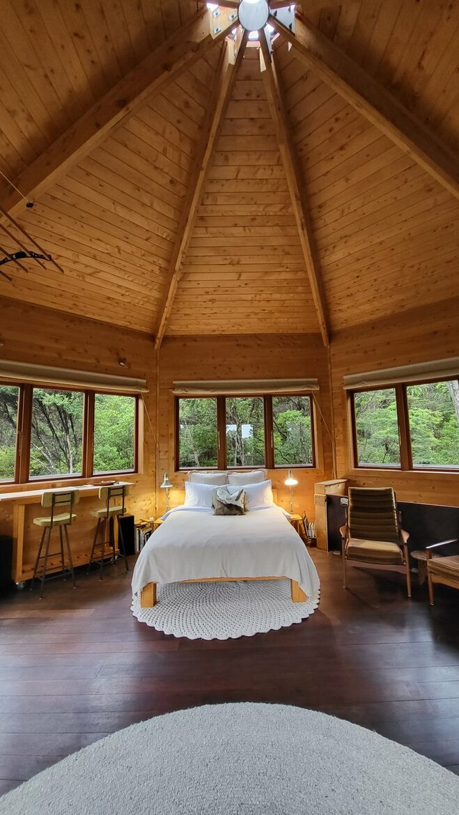 Octagonal Forest Treehouse with Private Spring-Fed Hot Tub - Waiheke Island, New Zealand