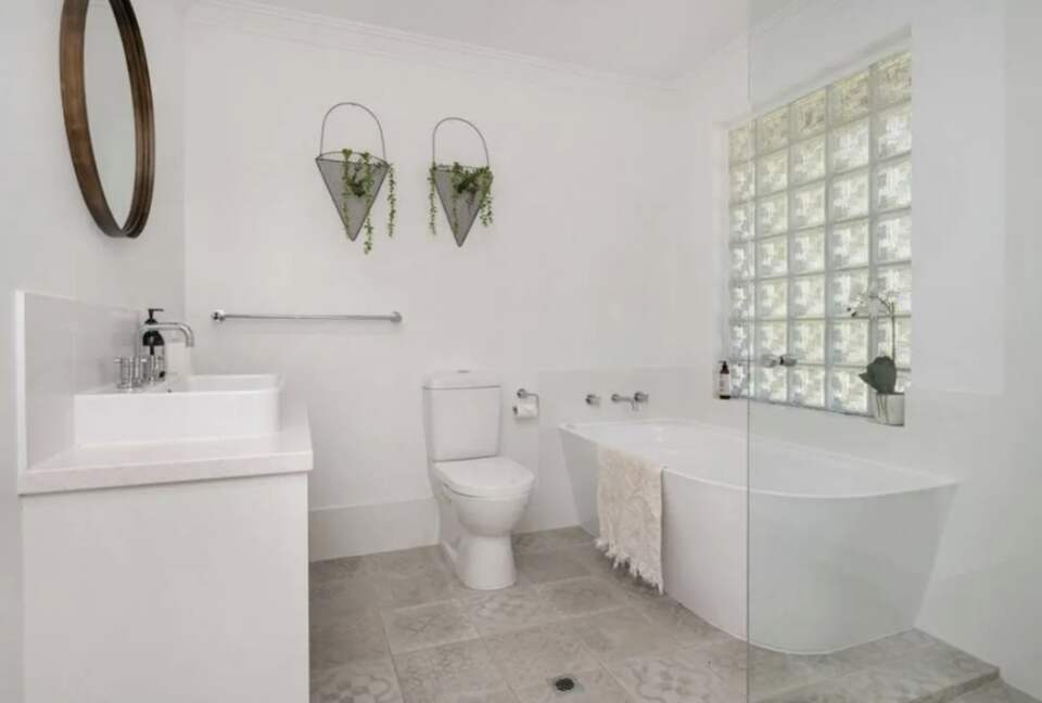 Wraparound Verandah Living at a Quindalup Home near Wineries - Quindalup, Australia