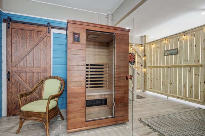 Palm Estate Retreat Steps from Surfside Shore - Surfside Beach, South Carolina