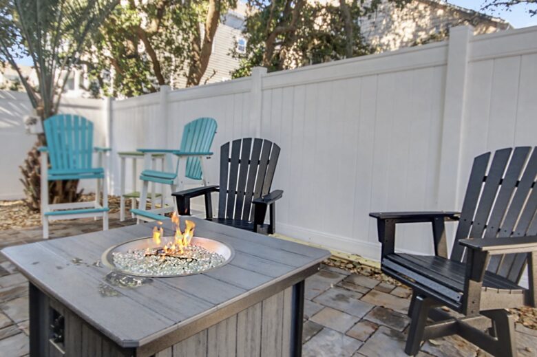 Palm Estate Retreat Steps from Surfside Shore - Surfside Beach, South Carolina