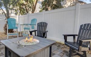 Palm Estate Retreat Steps from Surfside Shore - Surfside Beach, South Carolina