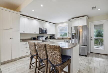 Classic Duck Beach Cottage | Walk to Beach & Boardwalk - Duck, North Carolina