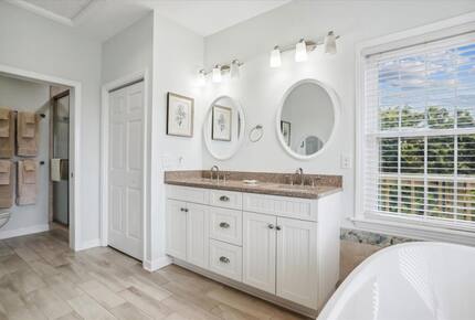 Classic Duck Beach Cottage | Walk to Beach & Boardwalk - Duck, North Carolina