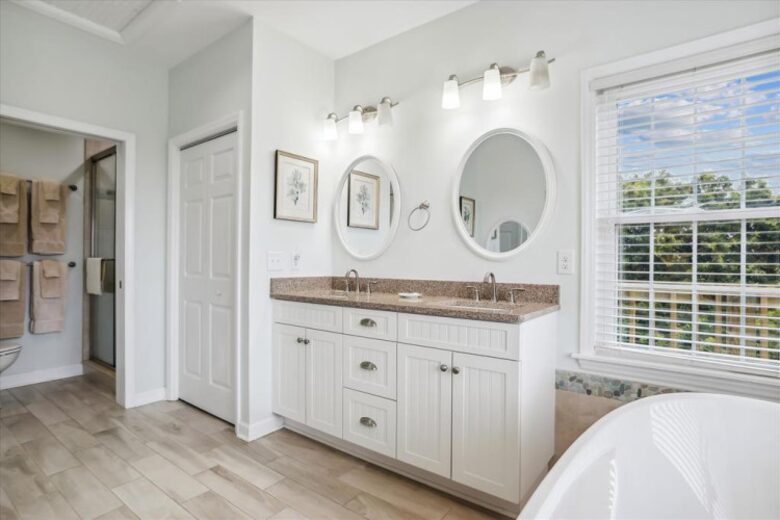 Classic Duck Beach Cottage | Walk to Beach & Boardwalk - Duck, North Carolina