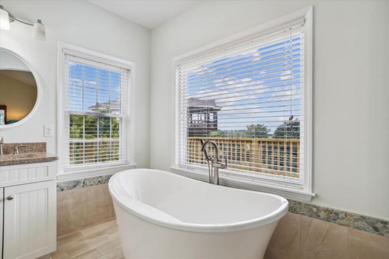 Classic Duck Beach Cottage | Walk to Beach & Boardwalk - Duck, North Carolina