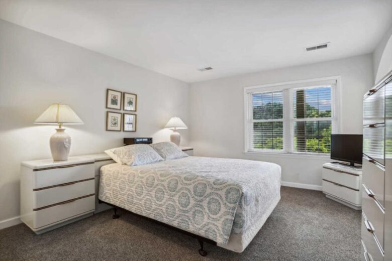 Classic Duck Beach Cottage | Walk to Beach & Boardwalk - Duck, North Carolina